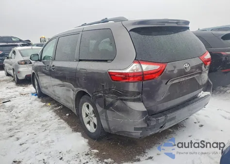 2015 Toyota Sienna Le z USA, uszkodzony, nr VIN 5TDKK3DC8FS604152